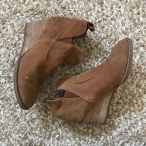 blondo wedge heel booties size 6.5